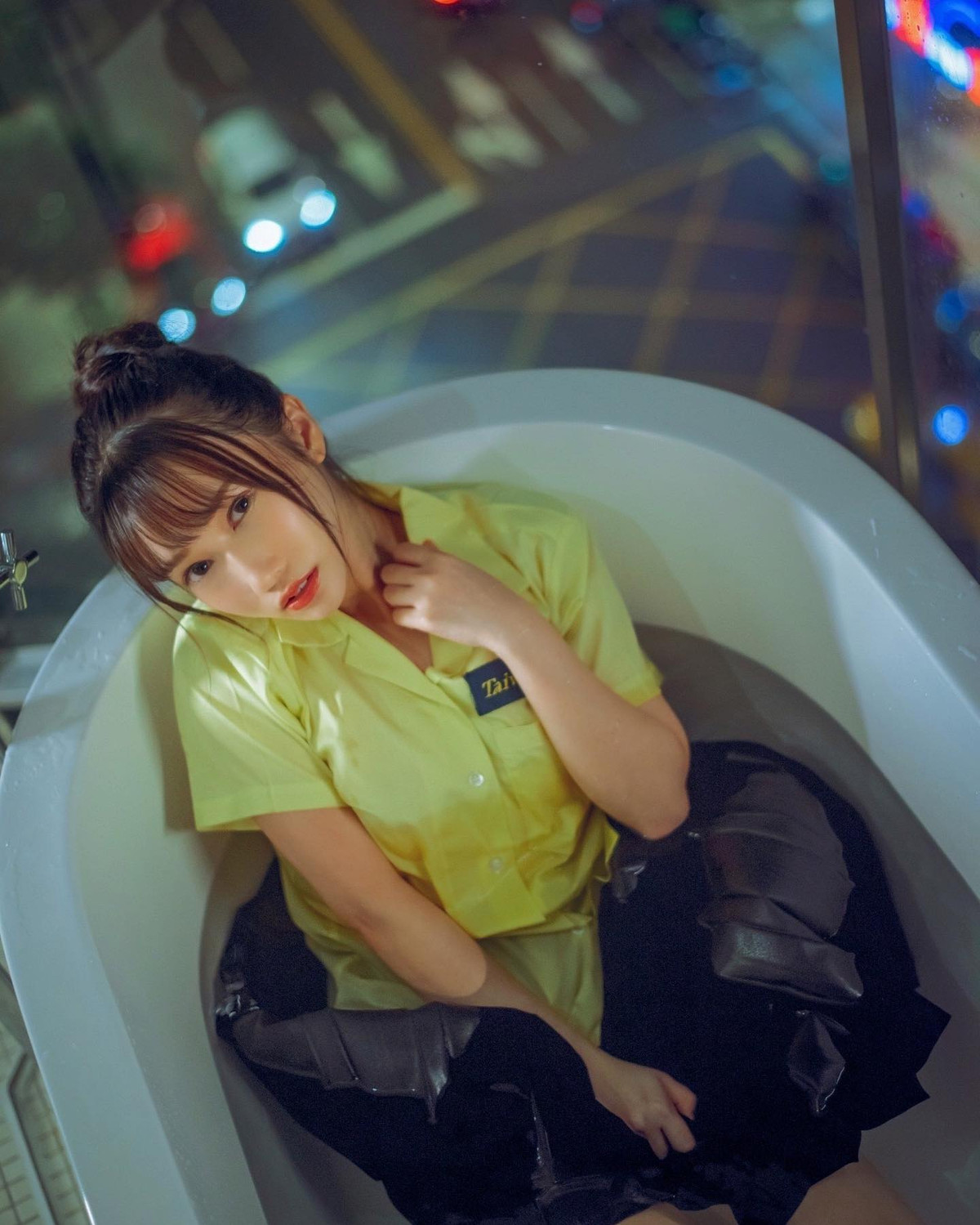 Vốn nổi tiếng là hot girl có vẻ ngoài tươi tắn, ngọt ngào nhưng sở hữu phong cách táo bạo và thân hình nóng bỏng, người hâm mộ không ngạc nhiên khi thấy Hựu Hựu ngày một phóng khoáng hơn.