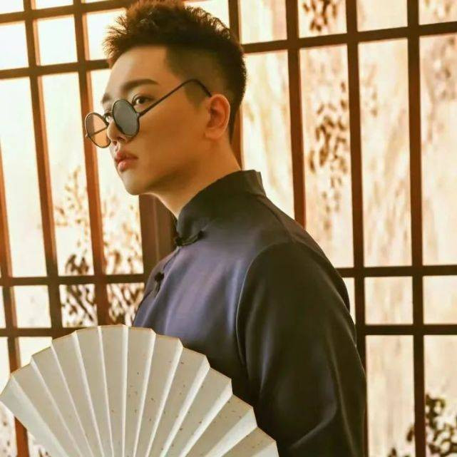 Hot boy 27 tuoi dot tu vi can benh ai cung tuong don gian