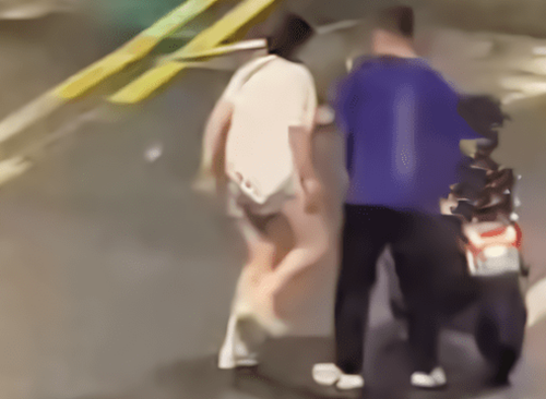 Ngoai tinh con chui nhau giua pho, cap doi e mat nhan chi trich