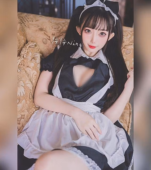 Ninh Ninh cũng thường cosplay các nhân vật khác nhau. Khi thì hoá thân thành người hầu gái ngây thơ ngọt ngào.