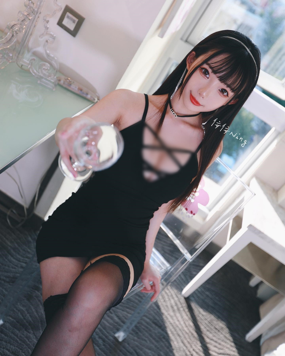 Có lẽ, nếu chuyên tâm và chăm chỉ vào công việc một cách nghiêm túc, không dùng chiêu trò, hot girl Ninh Ninh sẽ càng thêm nổi tiếng hơn. 