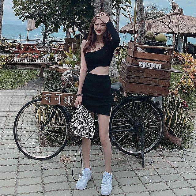 Nhiều fan hâm mộ của Nini cho rằng, cô nàng chắc chắn là một trong nữ giáo viên mầm non có gu thời trang "chất" nhất.