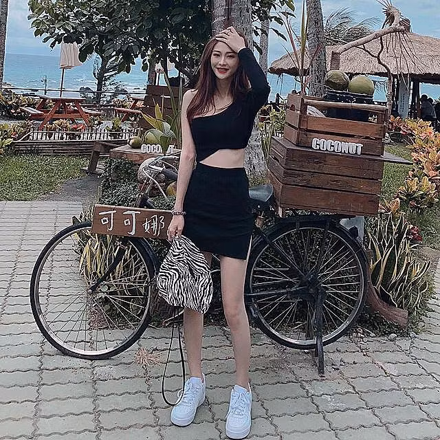 Nhiều fan hâm mộ của Nini cho rằng, cô nàng chắc chắn là một trong nữ giáo viên mầm non có gu thời trang "chất" nhất.