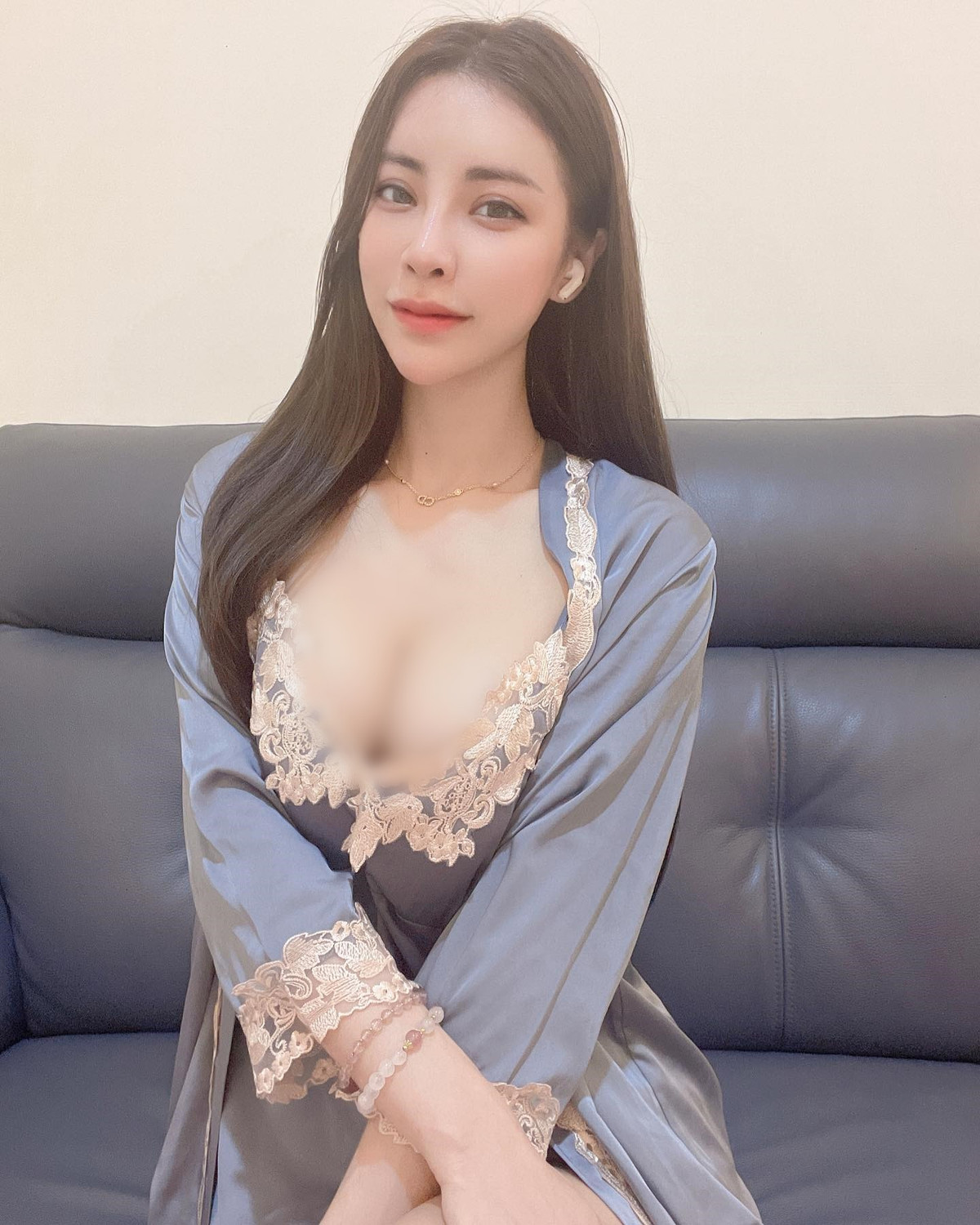 Với dáng vóc quyến rũ như vậy, dù chỉ mặc đồ ngủ, Angel Liya cũng vẫn xinh đẹp và cuốn hút, nhận được vô số lời tán dương.