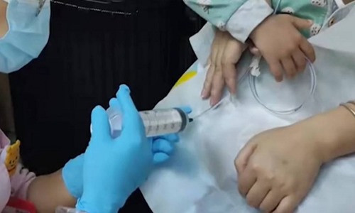 Be trai can nhiet ke, nuot thuy ngan va tac hai ron nguoi