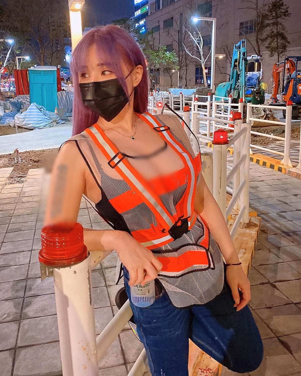 Chính vì thế, hot girl còn được người hâm mộ ưu ái gọi là "nữ giáo viên tiếng Anh nóng bỏng nhất".