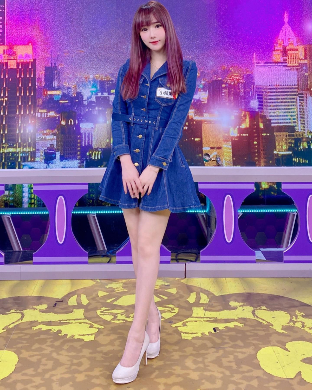 Nổi lên từ những bức ảnh khoe vẻ đẹp tương phản, đối lập, Tiểu Bình Quả khiến mọi người không khỏi thích thú.