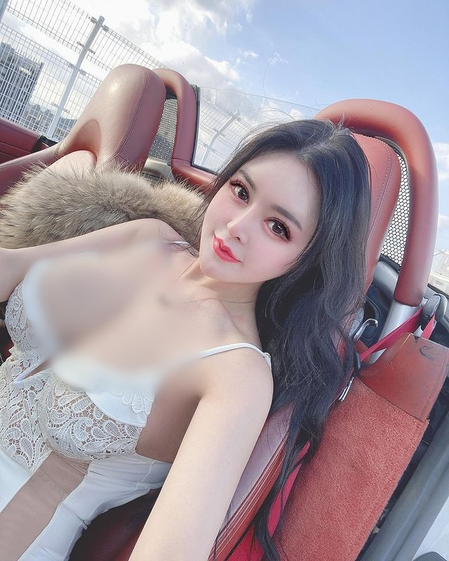 Đối với hot girl, việc quan trọng là phải ngày một thành công hơn, có như vậy mới ngày càng vững vàng, có được vị thế.