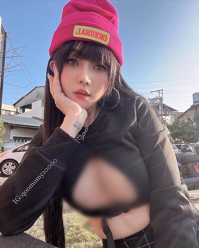 Hot girl gợi cảm cho biết, đó là phong cách của cô, hi vọng mọi người hiểu. Những ai vẫn hâm mộ cô rất trân trọng còn nếu như chướng mắt, hãy bỏ theo dõi.