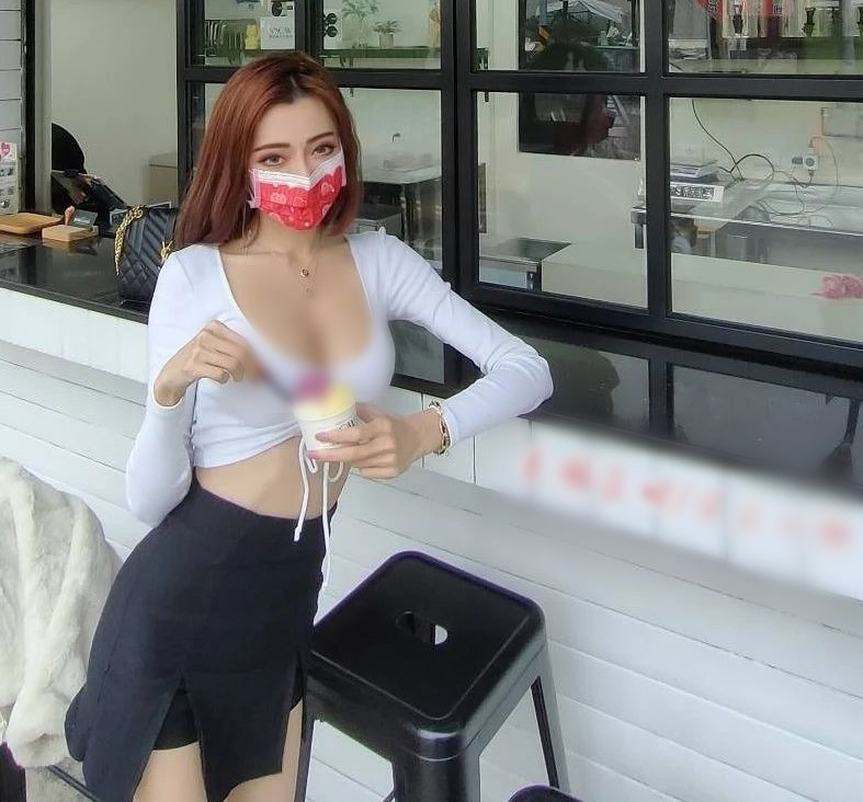 Theo tìm hiểu, Côn Ny là một trong những hot girl gợi cảm bậc nhất Đài Loan. Cô nàng sở hữu khuôn mặt ưa nhìn, thân hình mảnh mai nhưng số đo ba vòng lại cực kỳ gợi cảm.