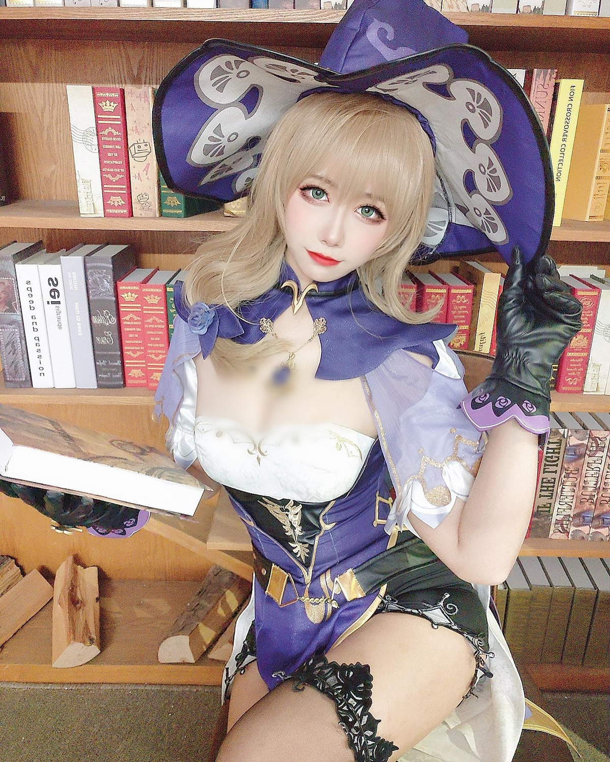 Xuất thân là một cosplayer, Quỳ Quỳ mới ban đầu diện trang phục hóa thân, nhập vai là bởi đam mê của mình. Sau đó, cô nàng dần trở nên nổi tiếng, trở thành một trong những cosplayer có sức ảnh hưởng.