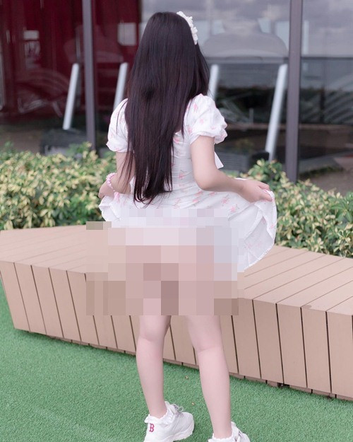 Mới đây, trong lúc đi dạo phố, Yumiki đã có hành động cực kỳ phản cảm, khiến nhiều người vô cùng khó hiểu, chán ghét.