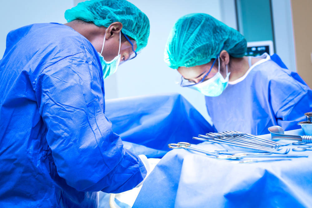 Ket hon 3 nam, chang trai mat kha nang sinh san vi benh nay-Hinh-2