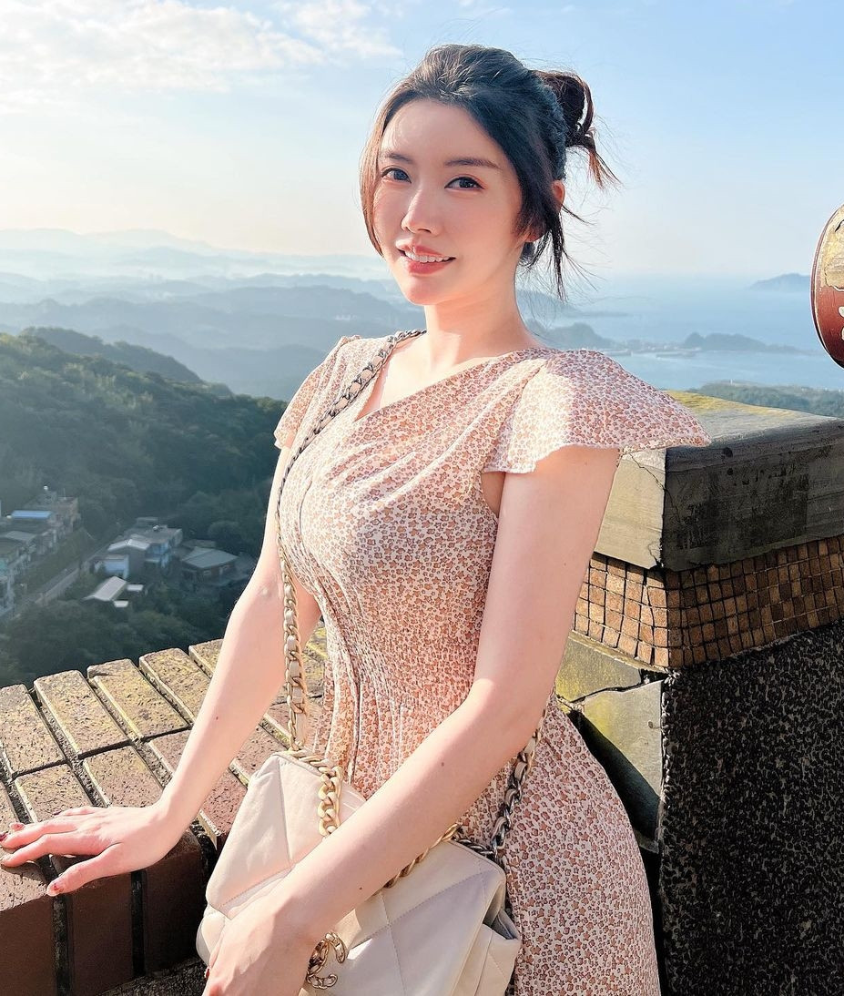 Còn về một số ý kiến cho rằng Diêu Thái Thần đang photoshop quá đà, cô nàng chỉ cười vui vẻ và cho qua, không đôi co, không tranh cãi.