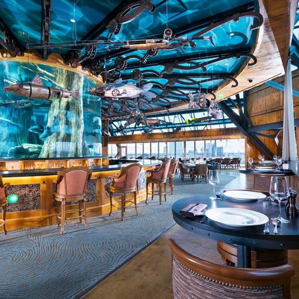 Trong nhiều năm, người dân lưu truyền lời đồn về một chiếc đầu lâu pha lê đặt trên đỉnh tháp của Great American Pyramid. Họ cho rằng, chiếc đầu lâu trên đã bị nguyền rủa khiến công trình được thiết kế hình kim tự tháp gặp vận đen trong nhiều năm liền.