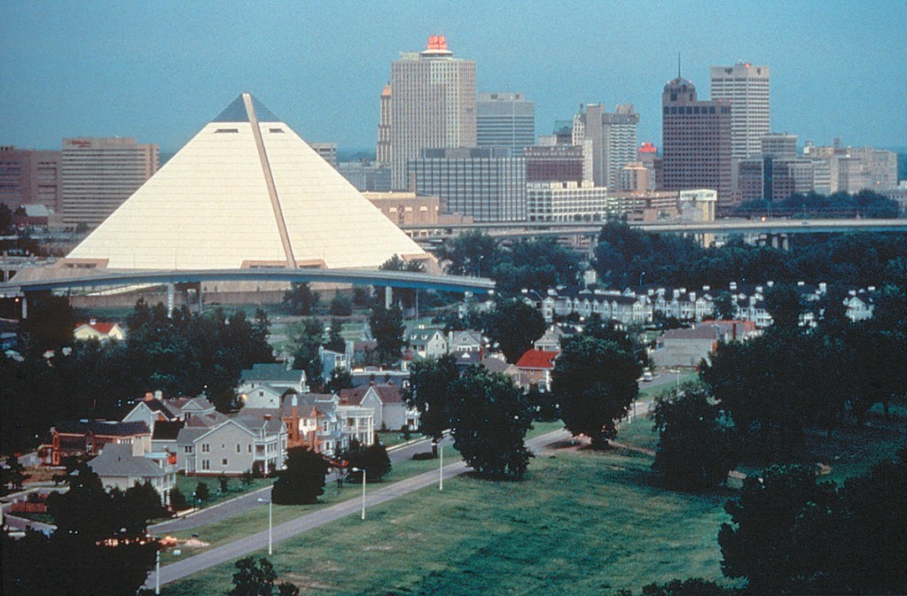 Được thành lập vào năm 1819, thành phố Memphis của Mỹ được đặt tên theo một thành phố Ai Cập. Không những vậy, thành phố Memphis ở bang Tennessee còn nổi tiếng với một công trình hiện đại có thiết kế kim tự tháp.