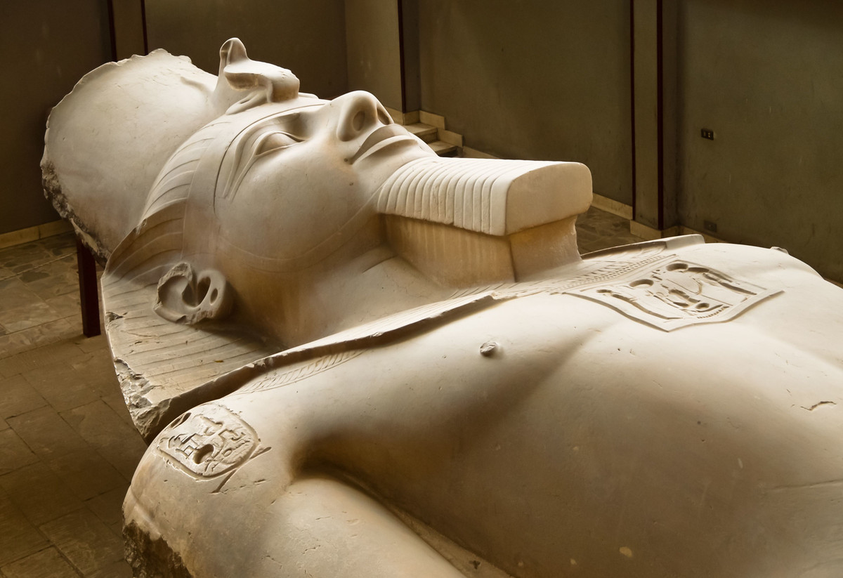 Các nhà khoa học đã tiến hành một số kiểm tra xác ướp pharaoh Ramesses II và có phát hiện bất ngờ. Đó là trong lớp vải bọc xác ướp có dấu vết của cần sa, thuốc lá.