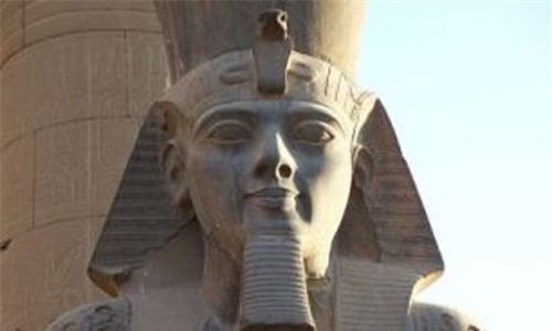 Vào năm 1881, xác ướp pharaoh Ramesses II được phát hiện tại thung lũng các vị vua. Thi hài nhà vua Ai Cập được đưa đến Paris, Pháp vào năm 1974 để điều trị nhiễm nấm.