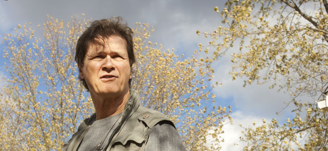 Vào năm 1973, Dwight Worker bị bắt tại sân bay Benito Juarez, Mexico khi đang buôn lậu 780g ma túy. Sau đó, Dwight bị kết án tù và thi hành án tù giam tại nhà tù khét tiếng The Black Palace ở Lecumberri, Mexico.