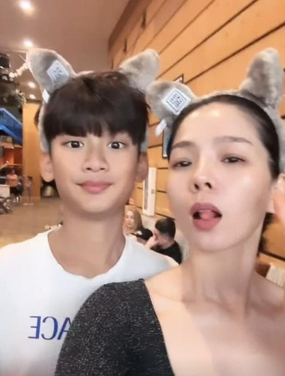 Lệ Quyên tự hào 'flex' chiều cao của con trai, ngang ngửa với mẹ - Hình 3 Le Quyen tu hao 'flex' chieu cao cua con trai, ngang ngua voi me-Hinh-3