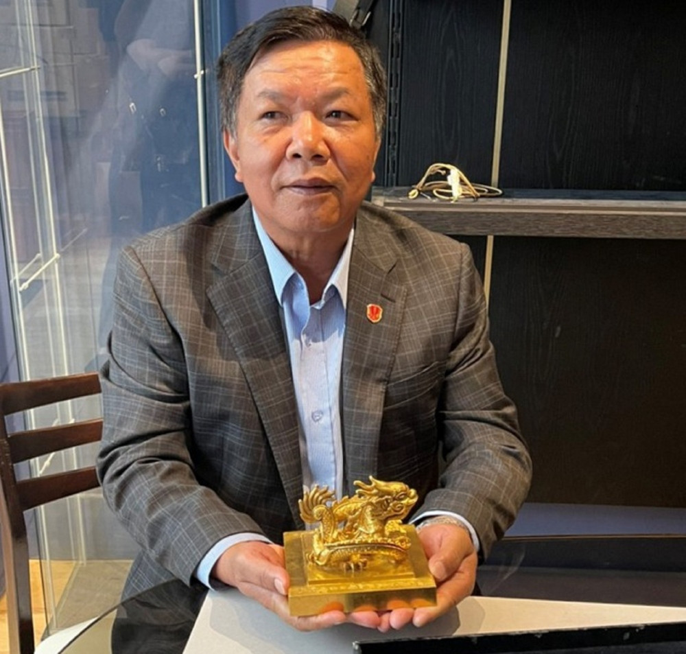 Ông Trần Trọng Hà - Giám đốc phụ trách chuyên môn ở Bảo tàng Hoàng gia Nam Hồng - cho biết nơi đặt ấn vàng vẫn chưa mở cửa cho mọi người, chỉ đón tiếp khách quen, các chuyên gia về văn hóa đến chiêm ngưỡng. Ảnh: VOV.