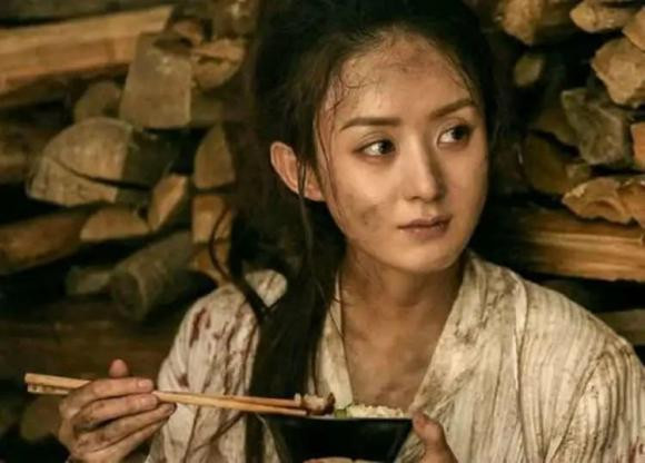 Vào thời phong kiến, những người chịu án lưu đày thường thuộc tầng lớp trung lưu. Dù phạm tội nghiêm trọng nhưng chưa tới mức bị kết án tử hình. Nam giới chịu án lưu đày không phải chuyện hiếm lạ. Do có sức khỏe tốt nên nha dịch sẽ khó có thể kiếm được tiền từ đối tượng này.