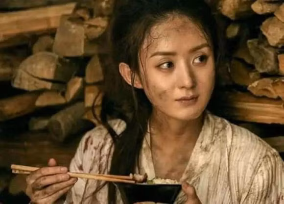 Vào thời phong kiến, những người chịu án lưu đày thường thuộc tầng lớp trung lưu. Dù phạm tội nghiêm trọng nhưng chưa tới mức bị kết án tử hình. Nam giới chịu án lưu đày không phải chuyện hiếm lạ. Do có sức khỏe tốt nên nha dịch sẽ khó có thể kiếm được tiền từ đối tượng này.