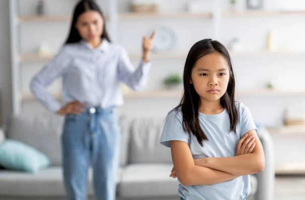 Nghi con gai rieng cua chong trom tien, toi sung so khi biet “thu pham