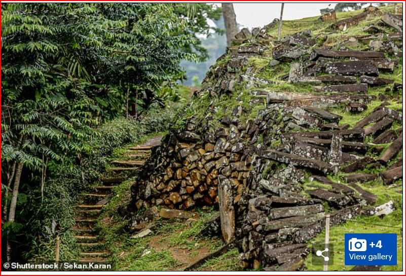Sử dụng các kỹ thuật hiện đại bao gồm: thăm dò điện chiếu trường (ERT), radar xuyên đất (GPR), địa chấn chiếu sóng (ST), nhóm nghiên cứu cho rằng, Gunung Padang được xây dựng bởi một nền văn minh cổ đại. Việc xây kim tự tháp này có thể đã bắt đầu từ thời kỳ băng hà cuối cùng, tức hơn 16.000 năm trước.