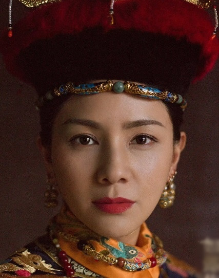 Năm 1760, vua Càn Long hạ chỉ dụ phong Thuần Quý phi thành Thuần Hoàng Quý phi ngay khi Kế Hoàng hậu Ô Lạt Na Lạp thị còn tại vị.