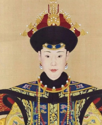 Theo sử sách, Thuần Huệ Hoàng Quý phi (1713 - 1760) là Hoàng Quý phi duy nhất trong lịch sử nhà Thanh xuất thân người Hán được hưởng lễ sắc phong khi còn sống. Từ một người có xuất thân bình thường, bà từng bước có được địa vị cao trong cung nhờ được vua Càn Long sủng ái.