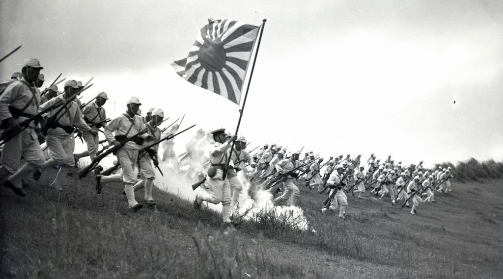 Trong Thế chiến 2, Nhật Bản từng bí mật nghiên cứu, chế tạo tia tử thần mang tên Ku-Go nhằm chiếm được lợi thế trước Mỹ và các nước Đồng minh. Theo một số nguồn tin, chính quyền đã chi một số tiền lớn để thực hiện dự án vũ khí này.