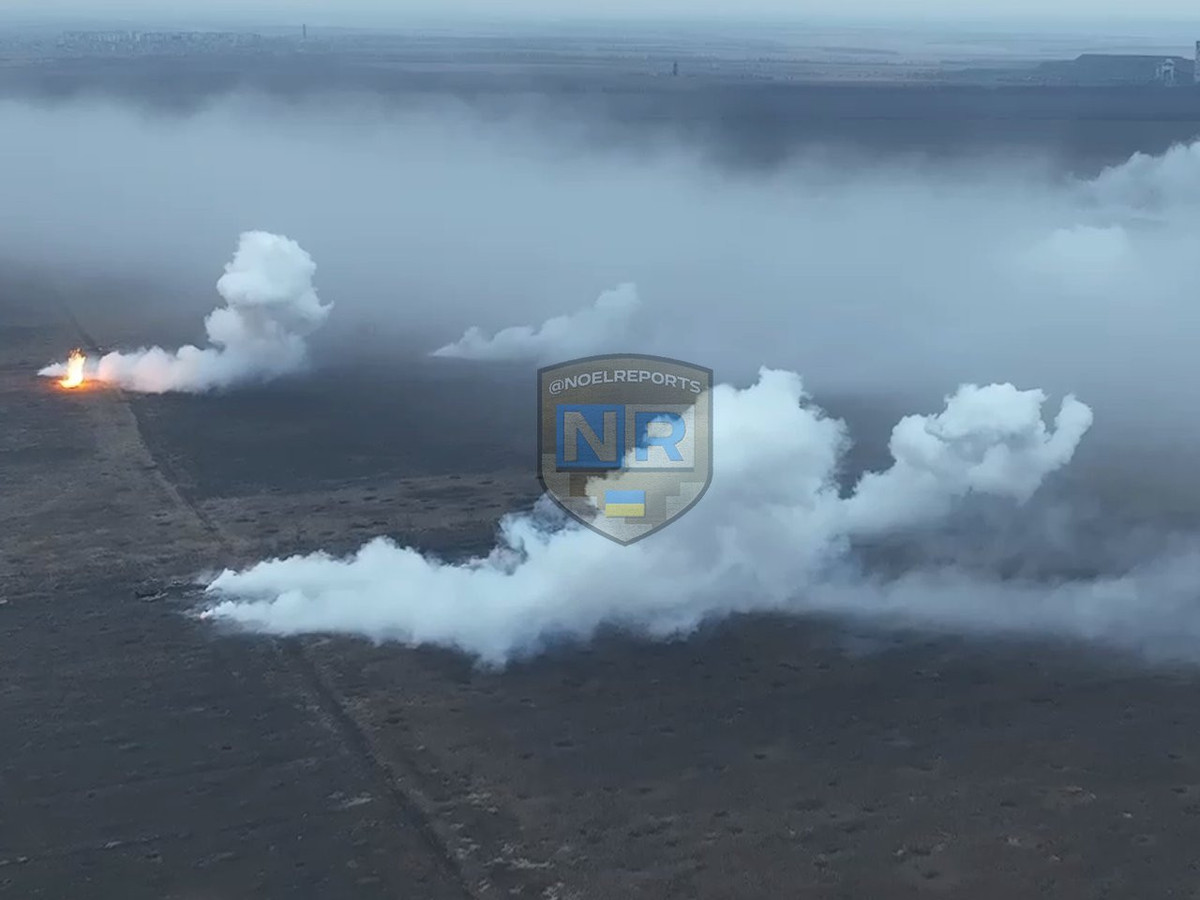 Video quan doi Ukraine ban no hang loat xe tang va xe boc thep Nga