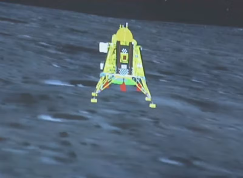 Vào ngày 23/8, tàu đổ bộ Chandrayaan-3 của Ấn Độ đã hạ cánh xuống Mặt Trăng. Với việc thành công đổ bộ lên cực nam Mặt Trăng, Ấn Độ đã trở thành quốc gia thứ 4 chinh phục thành công vệ tinh tự nhiên của Trái Đất.