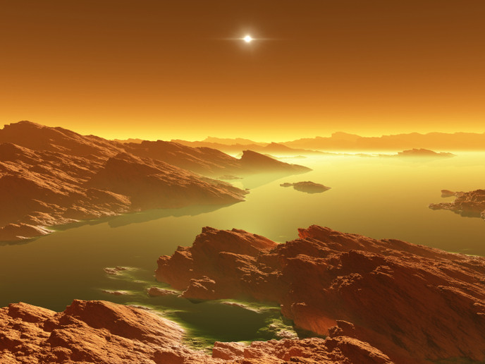 Tuy nhiên, không giống Trái Đất, bề mặt Mặt trăng Titan không có nước. Các hồ và đại dương ở trên Mặt trăng Titan chủ yếu được tạo thành từ sự kết hợp của các hợp chất gồm: etan, metan và hydrocarbon. Những hỗn hợp này tồn tại ở dạng lỏng.