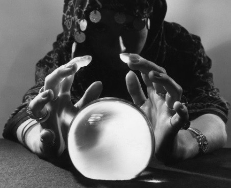 Mục tiêu của Dự án Star Gate là nghiên cứu tiềm năng về hiện tượng tâm linh trong các ứng dụng tình báo quân sự và trong nước. Theo đó, Mỹ tuyển dụng hàng chục người được cho là có năng lực ngoại cảm để huấn luyện. Sau đó, họ sẽ trải qua các bài huấn luyện, kiểm tra để trở thành thành viên của "đội quân" ngoại cảm.