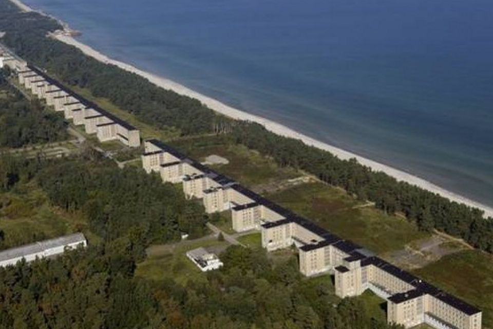 Tuy nhiên, sau khi Thế chiến 2 nổ ra, Đức quốc xã dành nhiều nguồn lực và tài lực cho các cuộc chiến ở châu Âu.