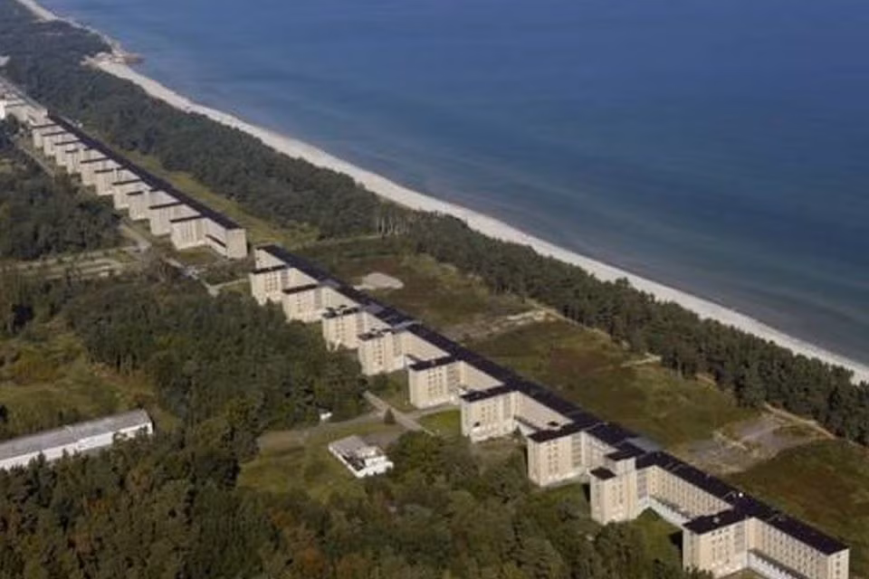 Tuy nhiên, sau khi Thế chiến 2 nổ ra, Đức quốc xã dành nhiều nguồn lực và tài lực cho các cuộc chiến ở châu Âu.