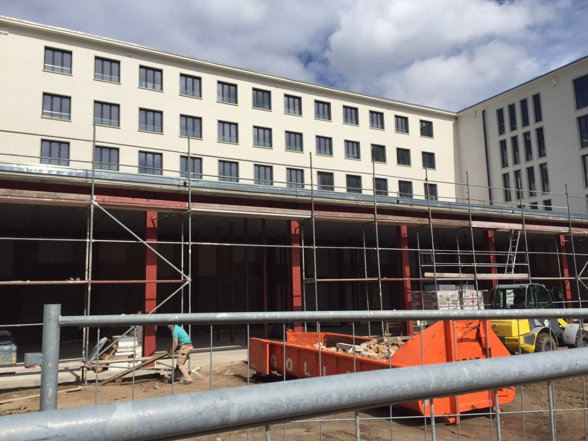 Phải tới năm 2013, công ty bất động sản của Đức là Metropole Marketing mua lại khu nghỉ dưỡng Prora từng được Hitler dốc sức xây dựng để cải tạo thành một khu nghỉ mát sang trọng và khu chung cư cao cấp.