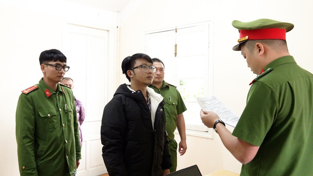 Bắt tạm giam 3 bị can trong vụ khu du lịch Làng Cù Lần - Hình 2 Bat tam giam 3 bi can trong vu khu du lich Lang Cu Lan-Hinh-2