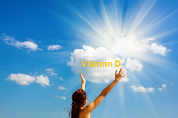 Ánh nắng mặt trời cũng góp phần tổng hợp lượng vitamin D cần thiết cho cơ thể. Bạn nên tắm nắng 10 phút mỗi ngày để nhận được lợi ích sức khỏe.