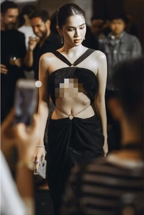 Thường xuất hiện với gu thời trang nóng bỏng, Ngọc Trinh là một trong những sao chịu hở nhất nhì Vbiz. Cô không ngại diện những item hở bạo, khoe vẻ sexy hiếm có. (Ảnh: IGNV)