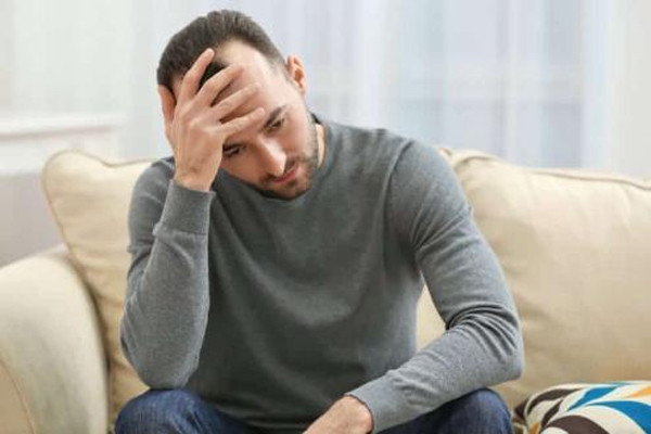 Cụ thể, phái mạnh quan hệ quá nhiều sẽ khiến nhiều dưỡng chất trong cơ thể như vitamin, protein, kẽm và các khoáng chất khác… theo tinh trùng ra ngoài. Đồng thời, hoạt động của các cơ quan bị quá tải dễ khiến cơ thể yếu đi. Khi sức khỏe suy giảm, cơ thể dễ nhiễm bệnh. Để có lợi, nam giới 40-50 tuổi nên điều tiết, 1-2 lần/tuần là phù hợp.