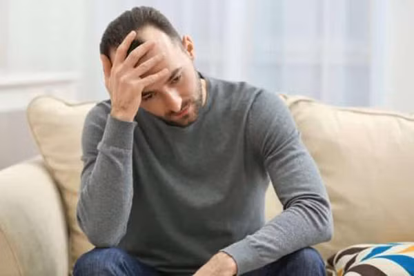 Cụ thể, phái mạnh quan hệ quá nhiều sẽ khiến nhiều dưỡng chất trong cơ thể như vitamin, protein, kẽm và các khoáng chất khác… theo tinh trùng ra ngoài. Đồng thời, hoạt động của các cơ quan bị quá tải dễ khiến cơ thể yếu đi. Khi sức khỏe suy giảm, cơ thể dễ nhiễm bệnh. Để có lợi, nam giới 40-50 tuổi nên điều tiết, 1-2 lần/tuần là phù hợp.