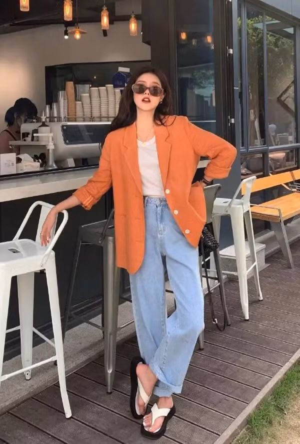  Màu sắc trang phục không tôn da. Có câu: “Nhất dáng nhì da tam thanh tứ sắc” để nói về các tiêu chí đánh giá vẻ ngoài của một người. Theo đó, xem người đầu tiên là dáng, thứ hai là da, thứ ba giọng nói, thứ tư nhan sắc. Điều này cho thấy làn da ảnh hưởng rất nhiều đến vẻ ngoài của một người. (Ảnh: Sohu, minh họa)