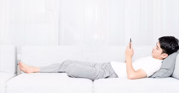 Ít vận động. Đặc thù công việc khiến nhiều người phải ngồi thời gian dài mỗi ngày. Không tập thể dục, vận động quá ít sẽ ảnh hưởng nghiêm trọng đến chức năng giải độc và trao đổi chất của thận. Thận khí và dương khí trong cơ thể cũng bị ảnh hưởng theo.