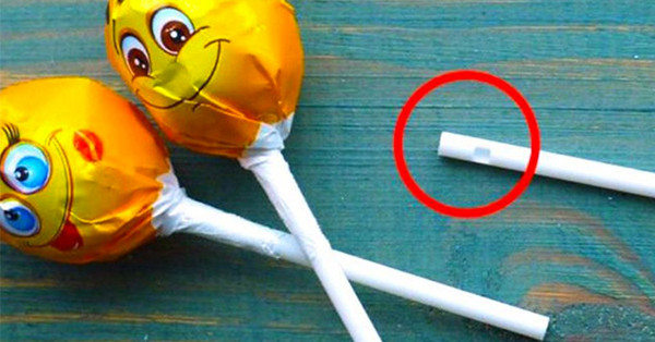 Lỗ nhỏ trên que kẹo mút thiết kế nhằm mục đích giữ viên kẹo chắc hơn. Quá trình sản xuất kẹo, người ta đặt que vào khuôn trước rồi mới đổ kẹo lỏng vào sau. Lúc này, kẹo lỏng sẽ lấp đầy lỗ nhỏ, giúp chiếc kẹo không bị rơi ra khi kẹo đông cứng lại.