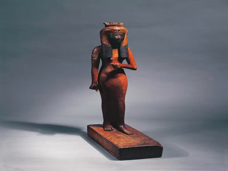 Xác ướp Ahmose-Nefertari. Ahmose-Nefertari sinh ra ở thành phố cổ Thebes, là vương hậu đầu tiên của triều đại thứ 18. Bà là chính cung hoàng hậu của pharaon Ahmose I và là mẹ của Amenhotep I, Ahmose-Meritamun và Ahmose-Sitamun.