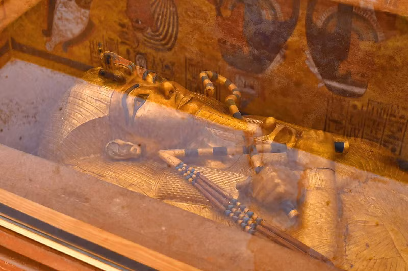 Xác ướp Tutankhamun. Năm 1922, nhà khảo cổ học người Anh Howard Carter và cộng sự của ông là Lord Carnavon đã phát hiện ra xác ướp của pharaoh Tutankhamun tại Thung lũng các vị vua ở Ai Cập.