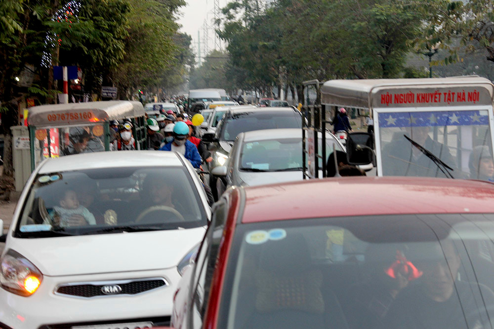 Ha Noi: 8 “diem den” un tac moi, giap Tet cho dai di qua-Hinh-7